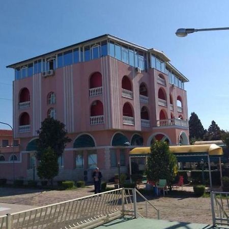 Hotel Meteor New Shtoj Exterior foto