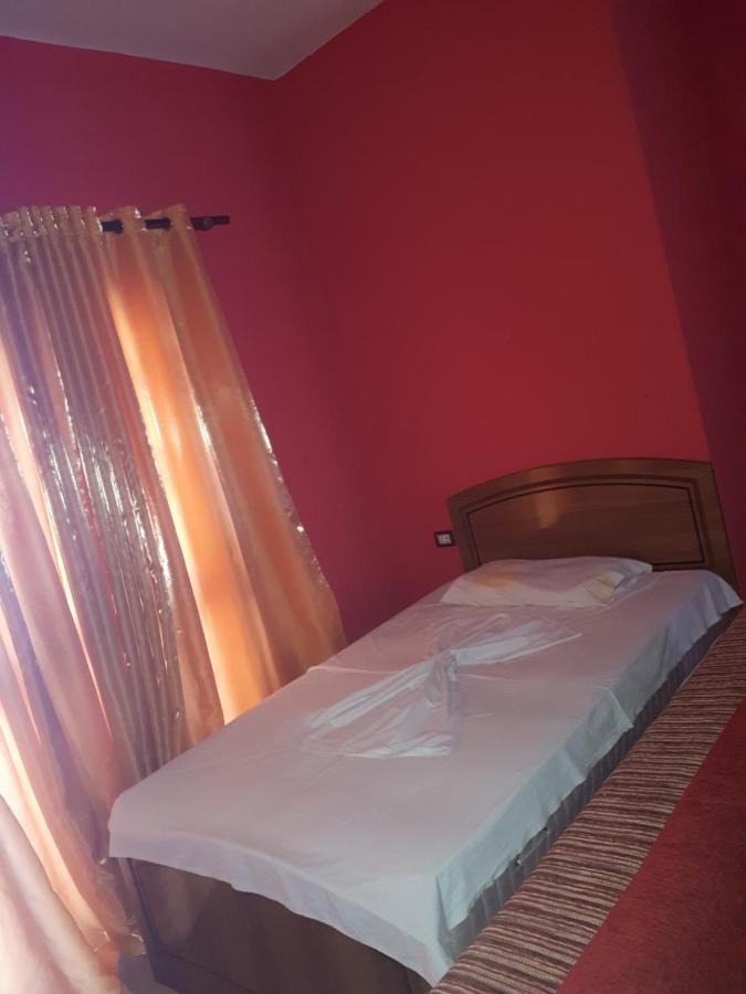 Hotel Meteor New Shtoj Exterior foto